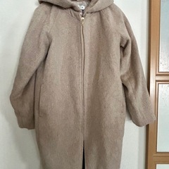 ワンピースドレスとコートのセットの画像