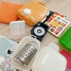キッチン用品などのまとめ売り／
保存容器・調理器具・木製プレートなどの画像