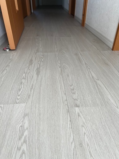 フロアタイル 木目 粘着シート