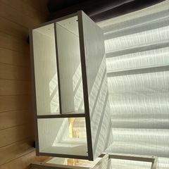 キャスター付きの棚と可愛らしい棚の画像