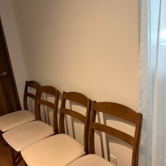 ダイニングテーブルの画像