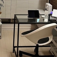 IKEA   ガラストップテーブルの画像