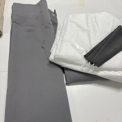 11未使用品　 2箇所破損 AIFY カーテン　4枚セット　1級遮光　100×丈200cm　レースカーテン付き ドレープカーテンの画像