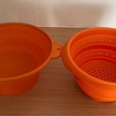 折りたたみシリコンボウルとザルの画像