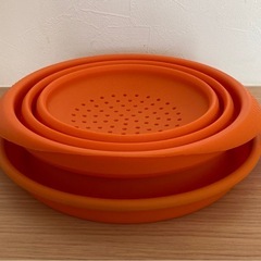 折りたたみシリコンボウルとザルの画像