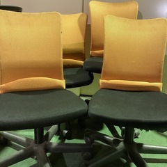 【バラ売り可】　事務用　回転式　ローラー付き　椅子　いす　イス　昇降式　計6脚　黄緑　オレンジの画像