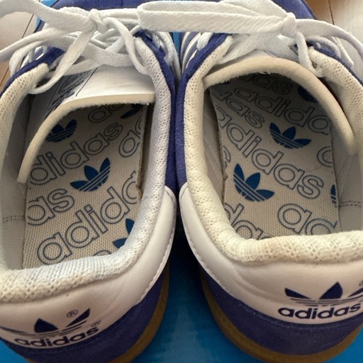 adidasスニーカー  青23.5cm