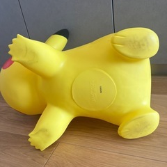 ピカチュウ  乗り物の画像