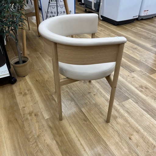 KARIMOKU アームチェア ナチュラル オーク材　家具 イス のご紹介です！