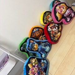 パウパト　　ダイカットクッションの画像