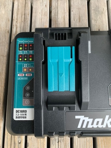 マキタ　バッテリー 18v6a 2個口充電器
