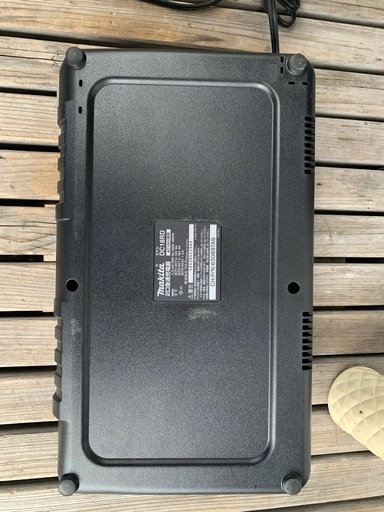 マキタ　バッテリー 18v6a 2個口充電器
