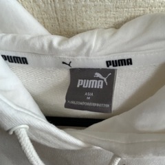 PUMAパーカーの画像