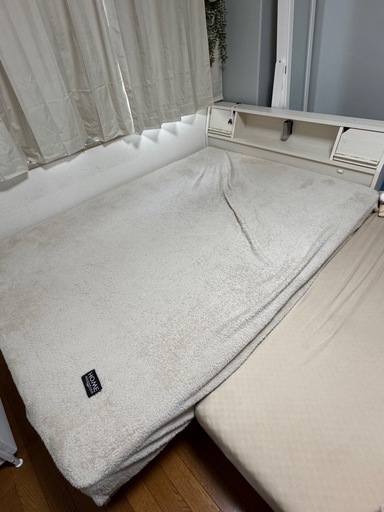 お譲り先決まりました。ダブルベッド　マットレス付き
