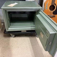 W2602-0092 CROWN 小型耐火金庫　鍵式ダイヤル式併用タイプ　キズ汚れ有りの画像