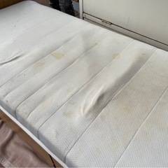 ◆早い方優先!! 近くなら配達設置無料☆　収納付きシングルベット　マットレス付き　の画像