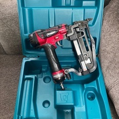 マキタ　高圧フロアタッカ　AT450HA フルセット！の画像