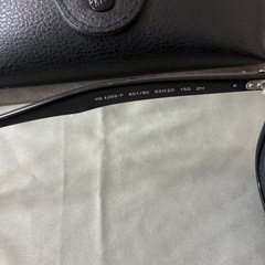 Ray-Ban RB 4369のブラックサングラスの画像