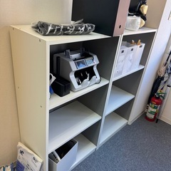 事務所テーブル、キャビネット、棚2つ 全てセットの画像