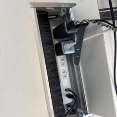 事務所テーブル、キャビネット、棚2つ 全てセットの画像