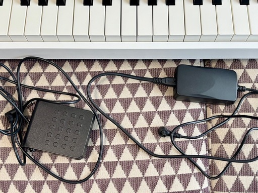 美品　カシオ　電子ピアノ　PX-S1100 ホワイト　2023年製　ペダル