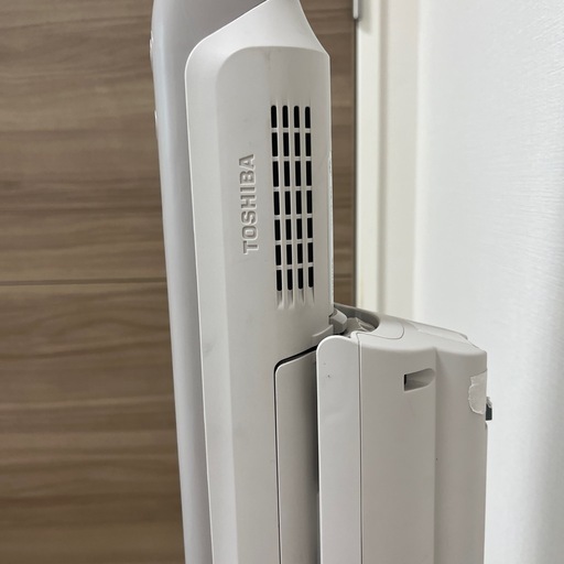 東芝　TOSHIBA コードレス掃除機