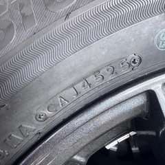未使用に近い美品　スタッドレス４本　BS VRX3 205/65r16 2025年製　ヤリスクロス等　　の画像