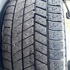 未使用に近い美品　スタッドレス４本　BS VRX3 205/65r16 2025年製　ヤリスクロス等　　の画像