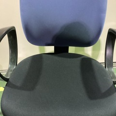 事務用　回転式　ローラー付き　ひじかけ付き　椅子　いす　イス　昇降式　の画像