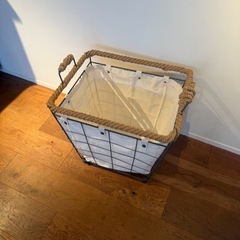 帆布とスチールのカゴの画像