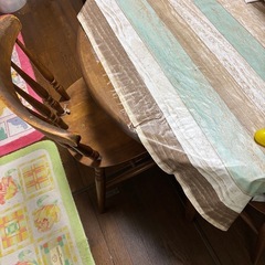 テーブル椅子セットの画像