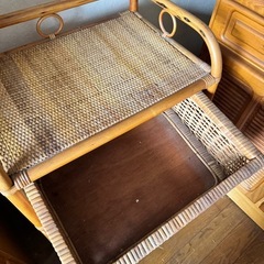 ラタン　棚　籠　
広島の画像