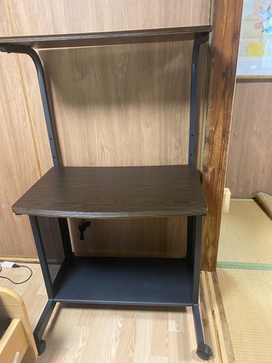 棚付きパソコンデスク／キャスター付き／ダークブラウン (momoirorec