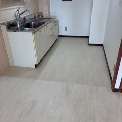 壁紙張り替えしませんか？材料費無料！穴の補修もお任せくださ…