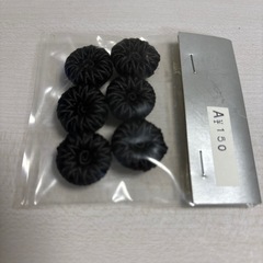 花のカタチのボタン6個の画像