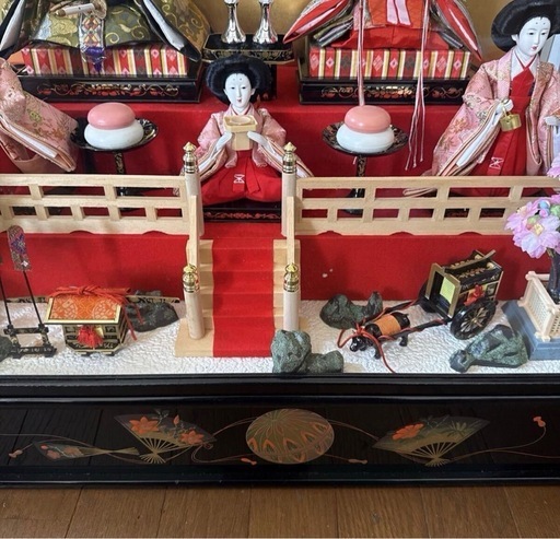 雛人形 ガラスケース入り 漆芸 本金蒔絵 三段飾り オルゴール