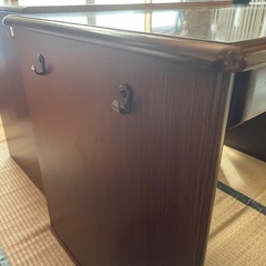 学習机と椅子の画像