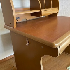学習机と椅子の画像