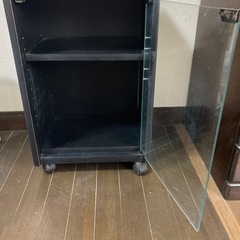 ガラス付き収納　差し上げますの画像