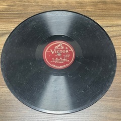 【昭和レトロ】古いレコード2枚 インテリアや工作に（動作未確認）の画像