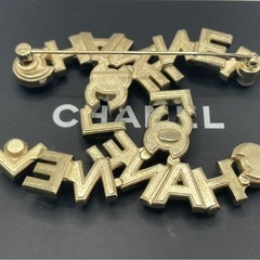 CHANEL ブローチ 正規品の画像