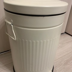 ニトリ　蓋付きゴミ箱の画像