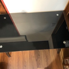 ガラステーブルデスクの画像