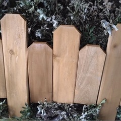中古天然木製のミニガーデンフェンス6枚セットの画像