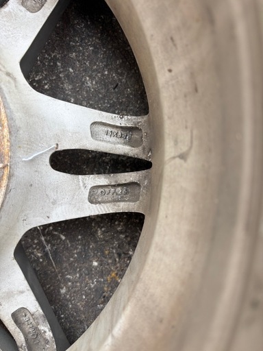 タイヤアルミホイール4本セット　6穴　15インチ　6jj オフセット25 225 80 R15 