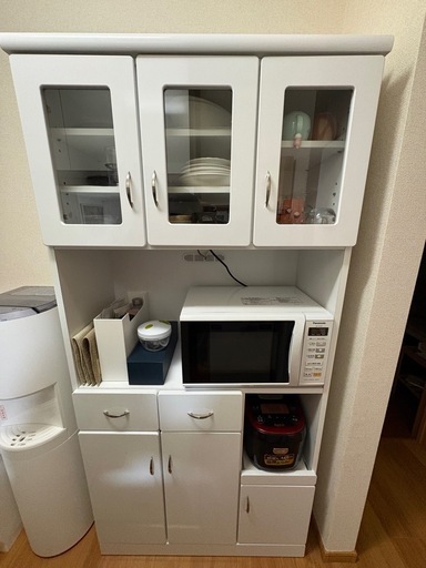 ホワイトカップボード