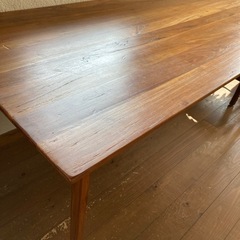 ダイニングテーブルの画像