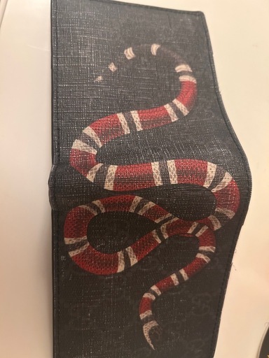 GUCCI 蛇デザイン 二つ折り財布