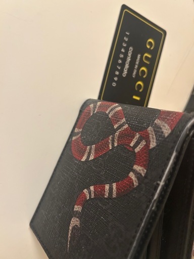 GUCCI 蛇デザイン 二つ折り財布