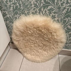 丸クッション　ふわふわ　椅子にもの画像